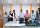 महानगरपालिकेच्या वतीने भारतीय सैन्यात लेफ्टनंट पदी झालेल्या निवडीबद्दल शहरातील चिंतामण बुरसे यांचा सन्मान.