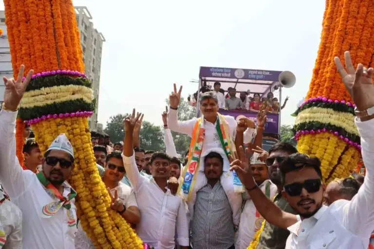 शक्ती प्रदर्शन करत महाविकास आघाडीचे उमेदवार राहुल कलाटे यांच्या  रॅलीत युवकांचा लक्षणीय सहभाग