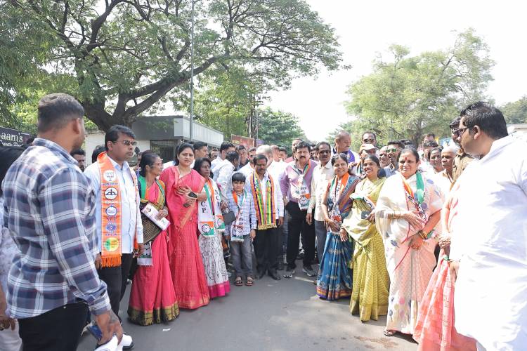 दापोडी मध्ये आमदार अण्णा बनसोडे यांची पदयात्रा लाडक्या बहिणींची लक्षणीय उपस्थिती