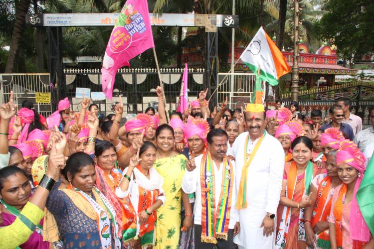 प्राधिकरण निगडी भागात अण्णा बनसोडे यांच्या प्रचार फेरीला उत्स्फूर्त प्रतिसाद 