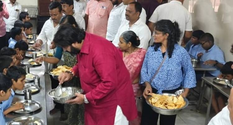 मुख्यमंत्री देवेंद्र फडणवीस यांच्या वाढदिवसानिमित्त 753 पिशव्या रक्त संकलन 
